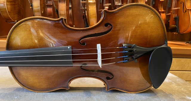 弦楽器・管楽器・音楽教室・ホールは大阪の国際楽器社へ！弦楽器専門店